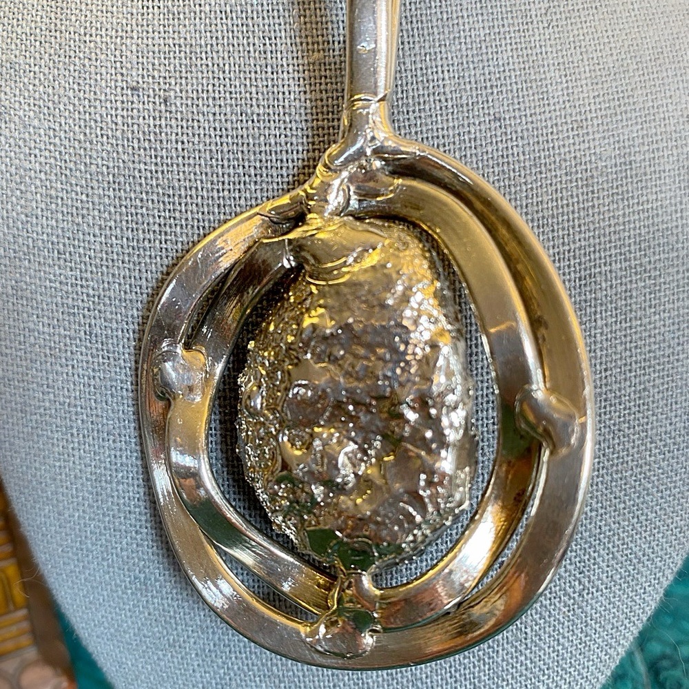 Large Vintage Tiger Eye Pendant with Chain - Picture 2 of 5